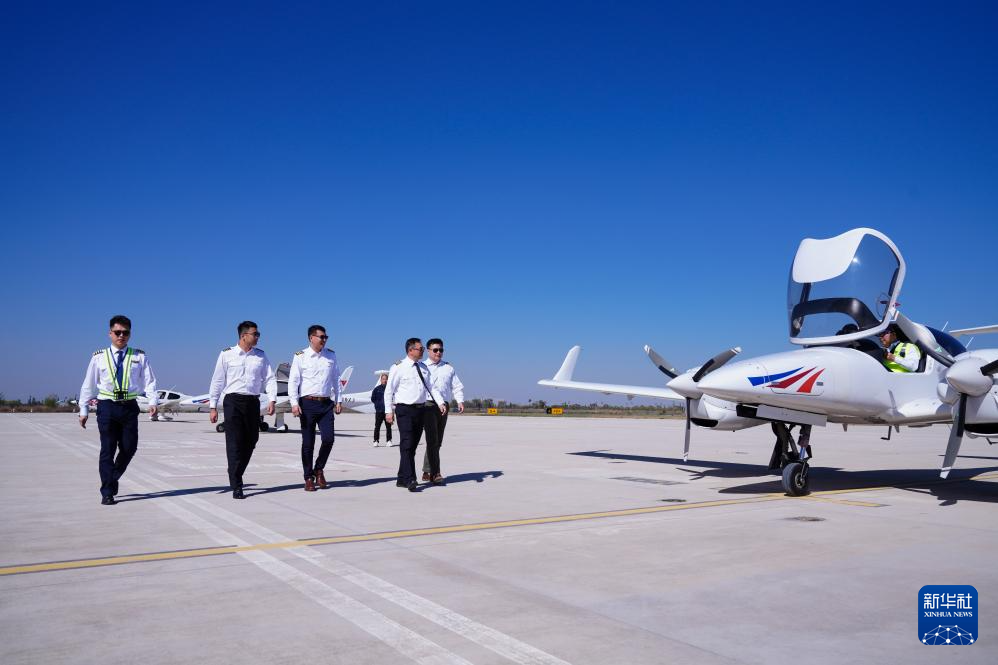 “飞越长城”航空文化活动集结开飞(图2)